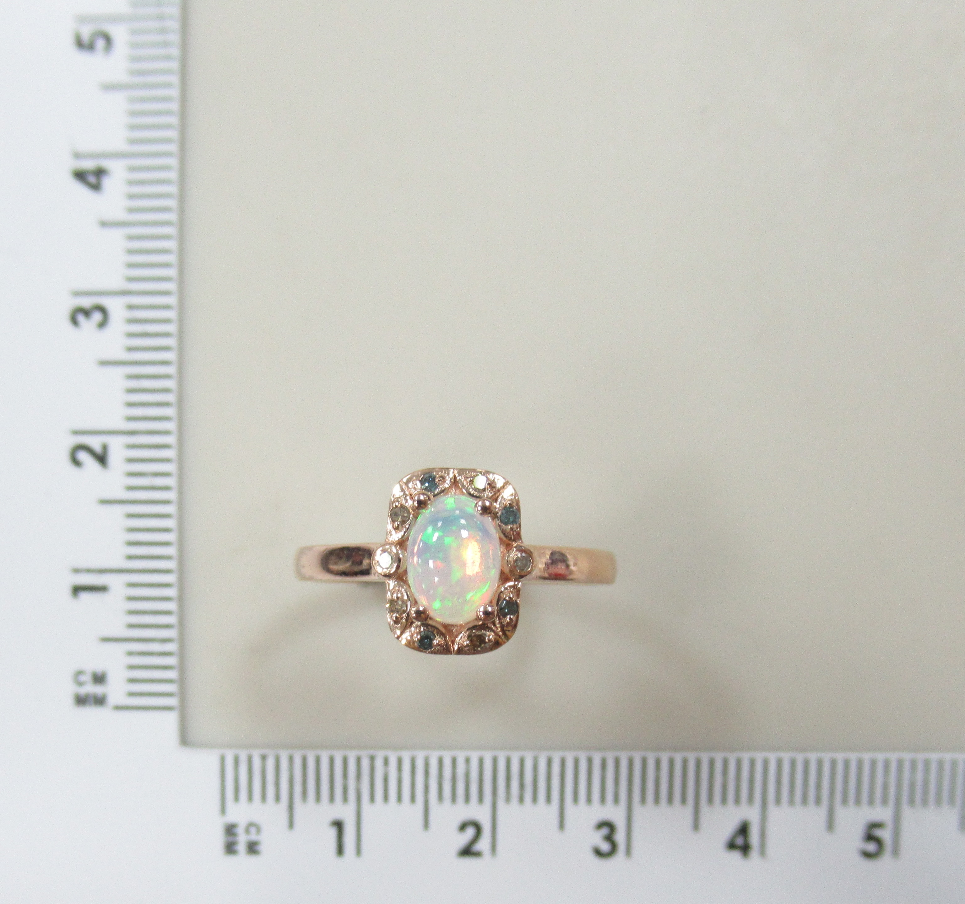 Серебряное кольцо с опалом и цветными бриллиантами